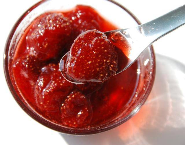 Френска рецепта за сладко от ягоди от цели ягоди